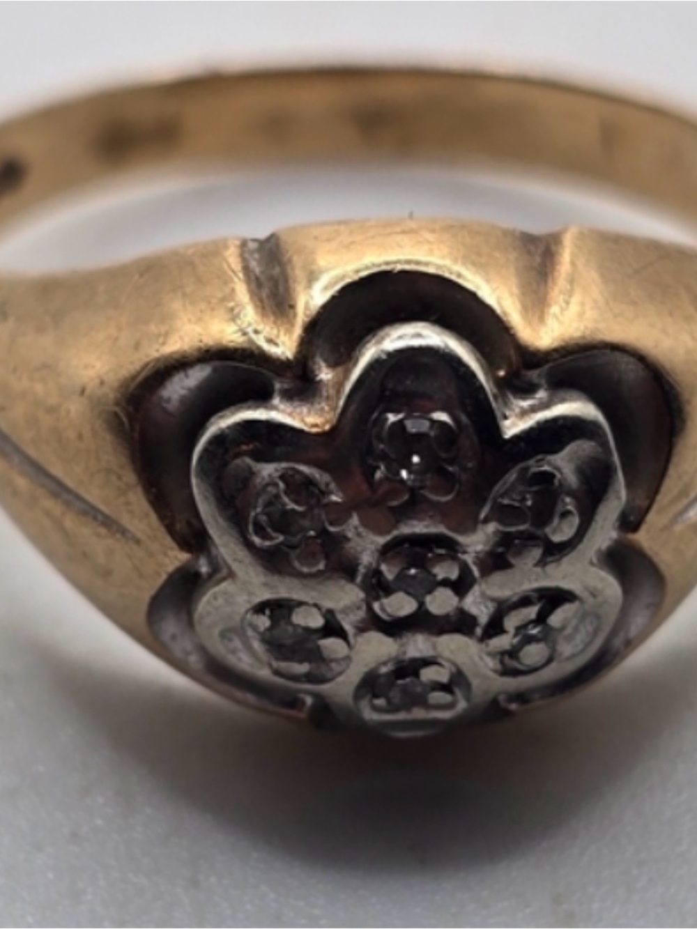 10kt Gold Floral Cluster Ring - Womenw Jewelry w seven small diamonds gorgeous